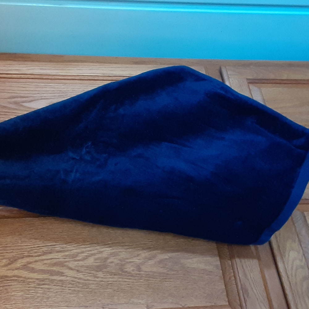 Plush navy hemmed golf towel with grommet